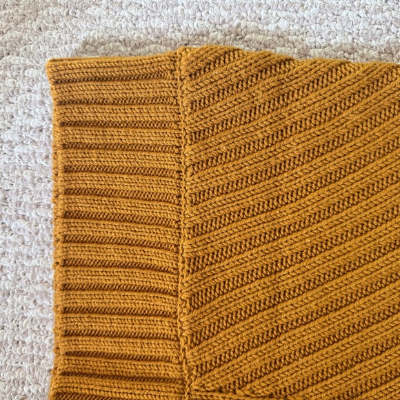V-Neck Chunky Knit Mustard Wool Sweater - Picture 3 of 7